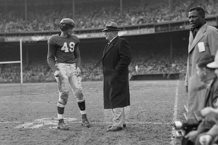tom-landry-with-giants.jpg